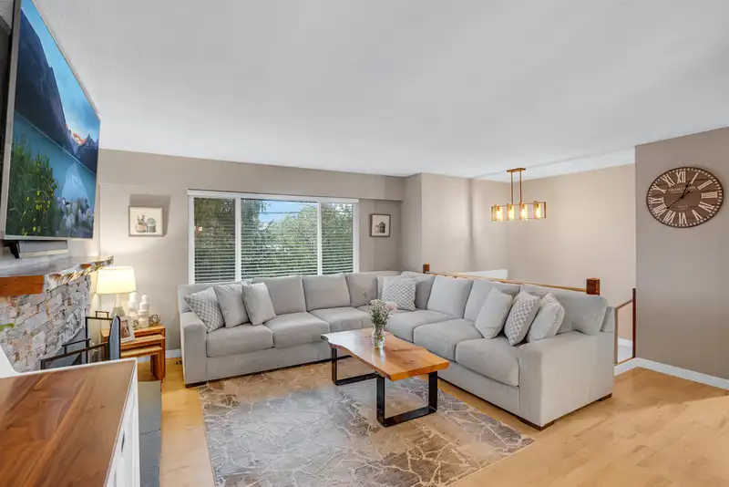 11472 85 AVENUE - photo 4 of 36