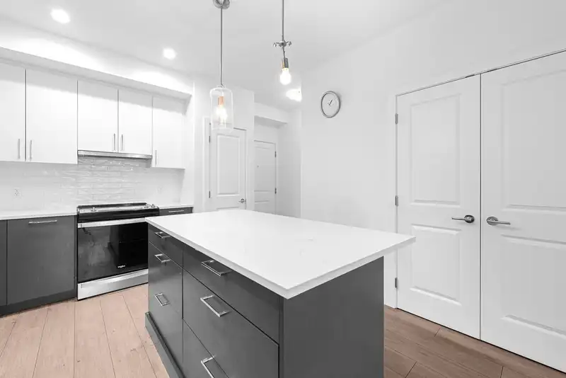 B227 20834 80 AVENUE - photo 3 of 15