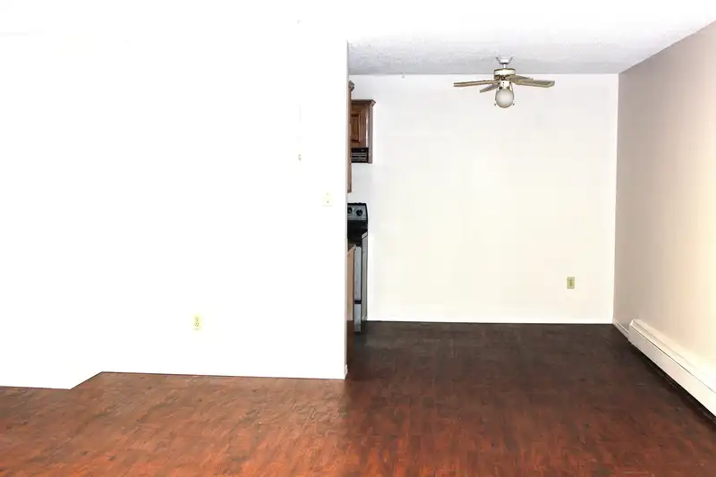 208 7473 140 STREET - photo 4 of 22