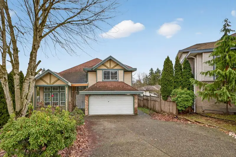 7718 145 STREET - photo 2 of 40