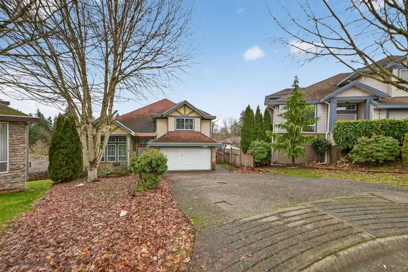 7718 145 STREET - photo 3 of 40