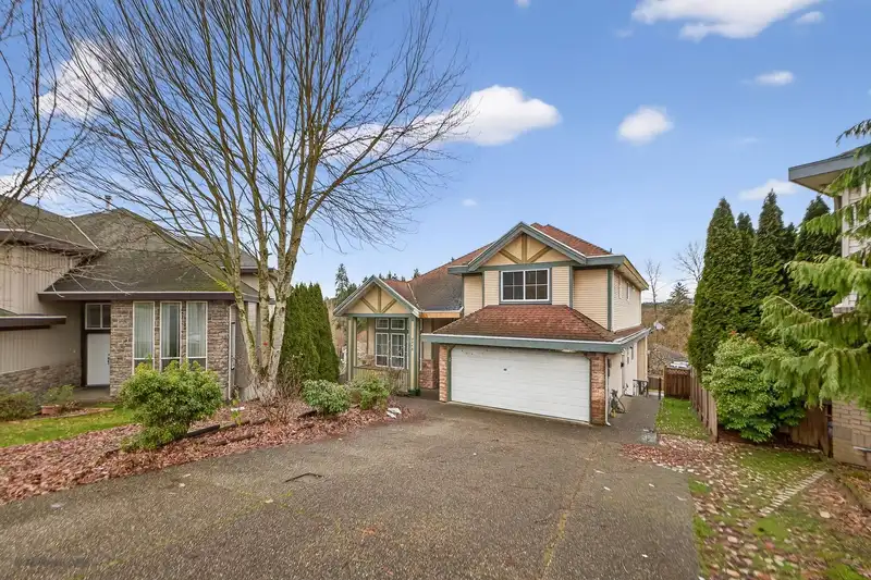 7718 145 STREET - photo 4 of 40