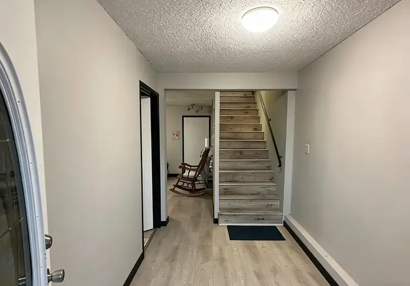 13464 98A AVENUE - photo 2 of 27