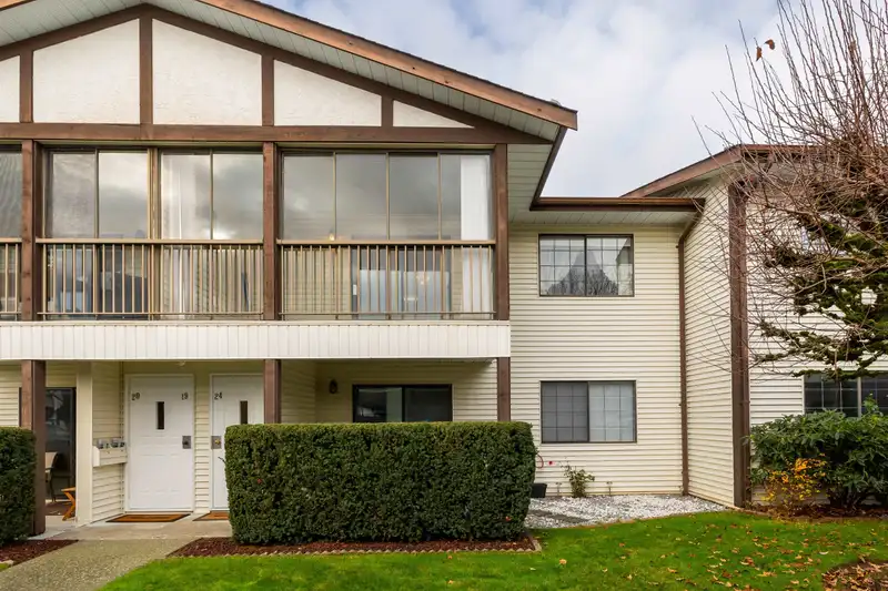 23 32718 GARIBALDI DRIVE - photo 3 of 31