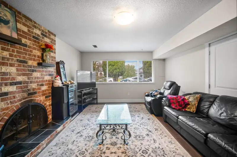 3580 BARGEN DRIVE - photo 3 of 40