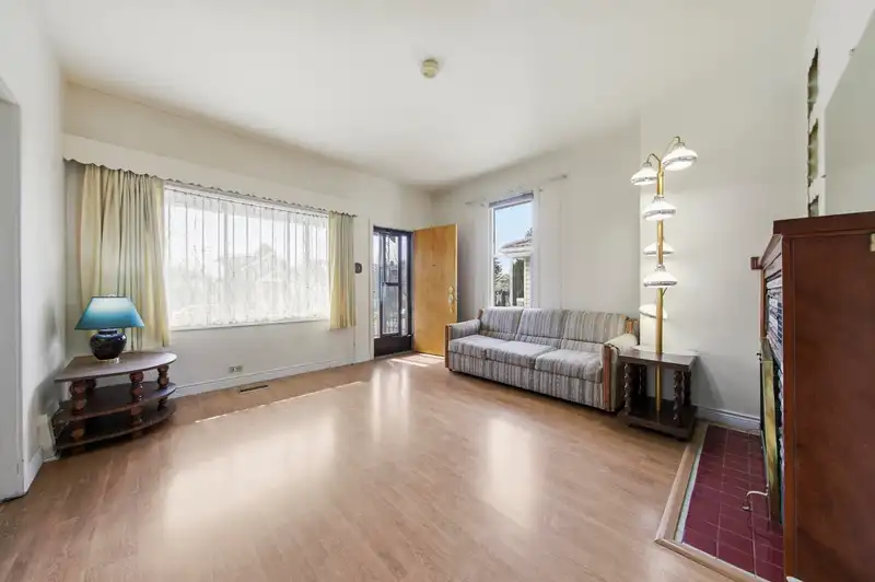 3521 TRIUMPH STREET - photo 4 of 22