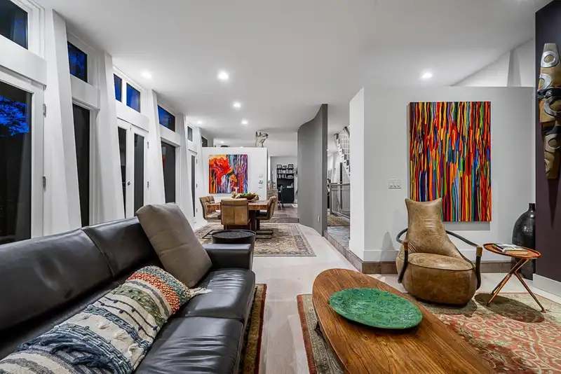 955 20TH STREET - photo 4 of 38