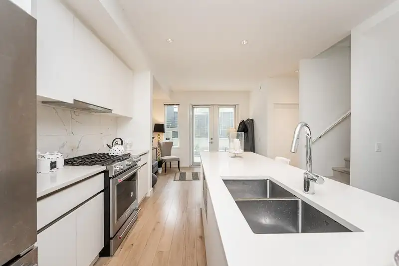 13 1228 HUDSON STREET - photo 3 of 28