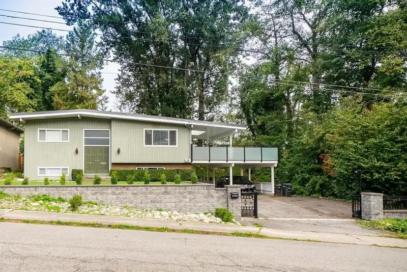 4383 PINEWOOD CRESCENT - photo 1 of 11