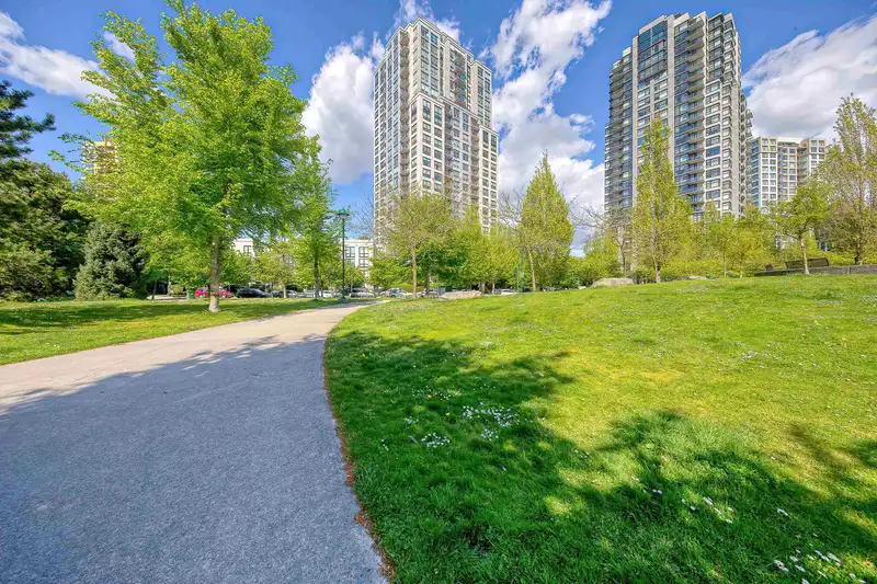 2009 5380 OBEN STREET - photo 2 of 33