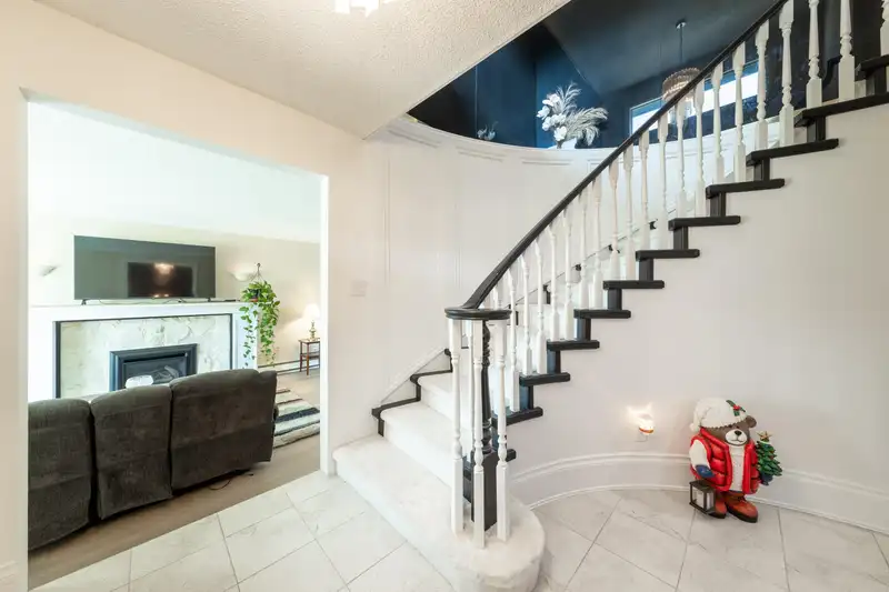 5445 CANDLEWYCK WYND - photo 3 of 40