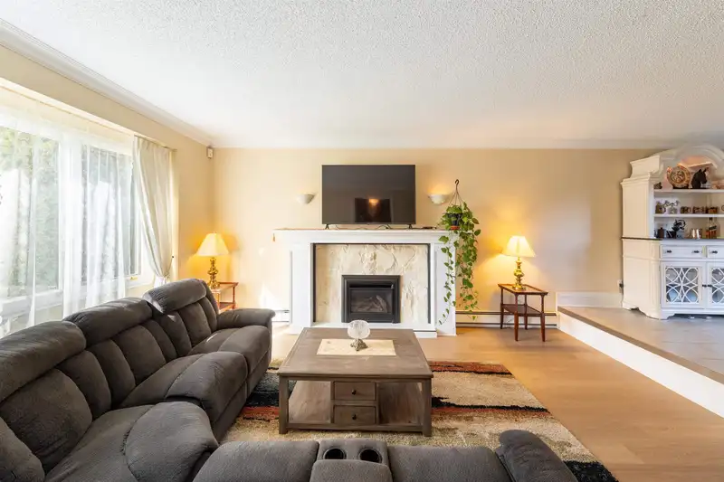 5445 CANDLEWYCK WYND - photo 4 of 40