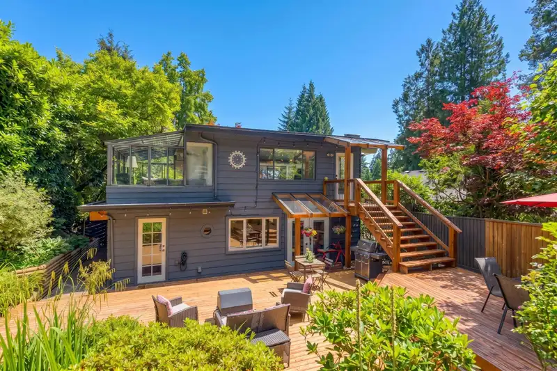 466 E KINGS ROAD - photo 4 of 30