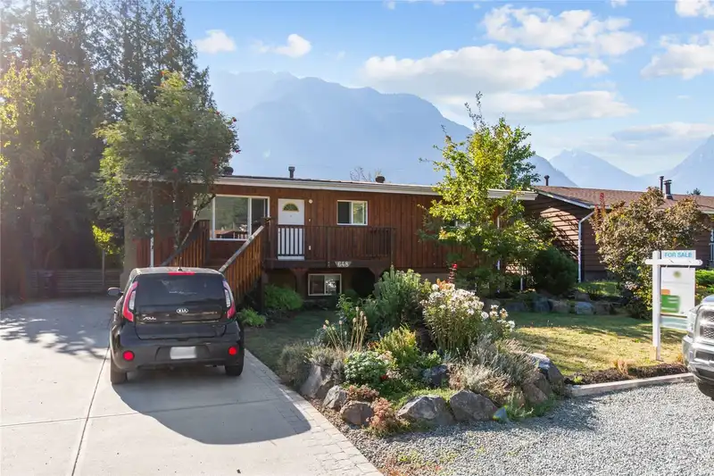648 WILLOW STREET - photo 1 of 35