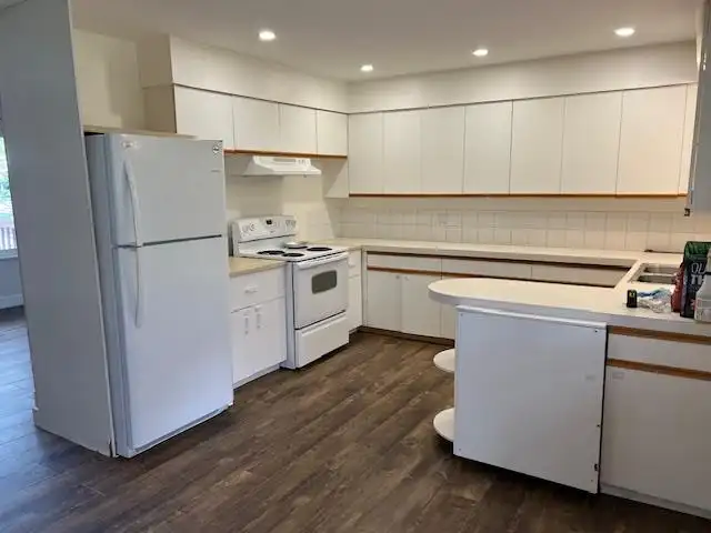648 WILLOW STREET - photo 3 of 35