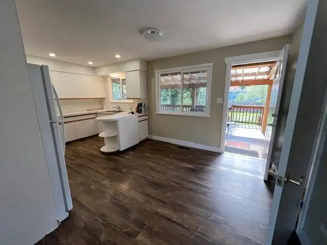 648 WILLOW STREET - photo 4 of 35