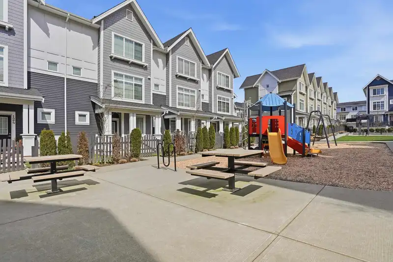 97 20180 84 AVENUE - photo 2 of 40