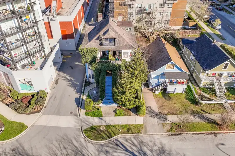 160 E 10TH STREET - photo 2 of 14