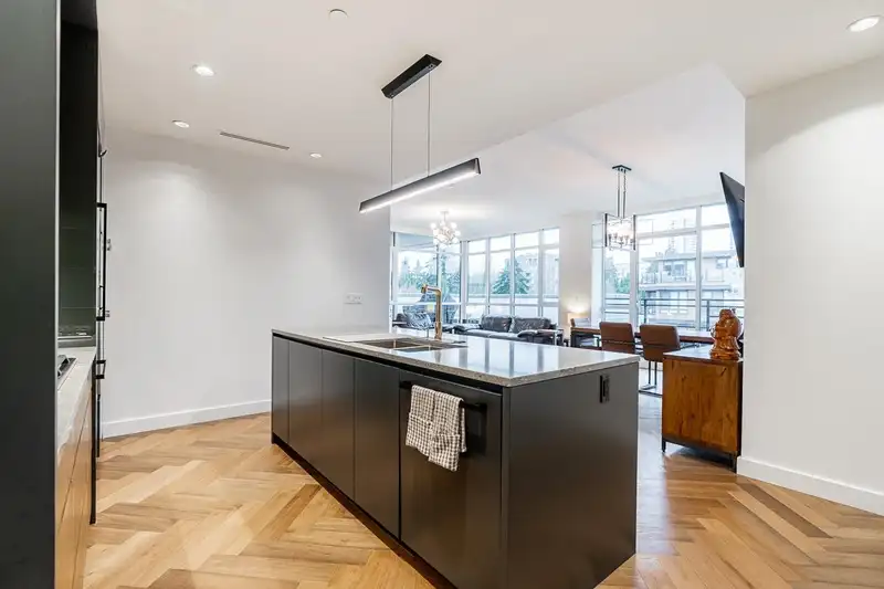 404 458 W 63RD AVENUE - photo 3 of 37