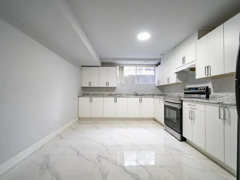 2644 140 STREET - photo 4 of 9