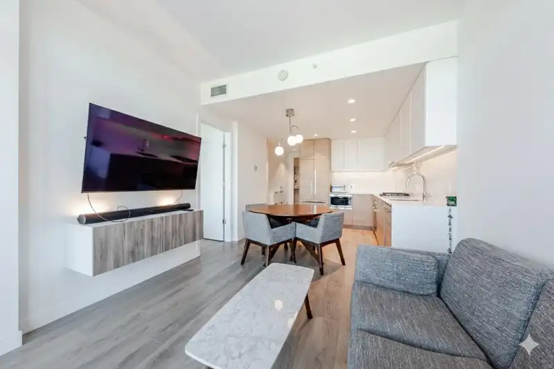 808 1045 AUSTIN AVENUE - photo 2 of 13