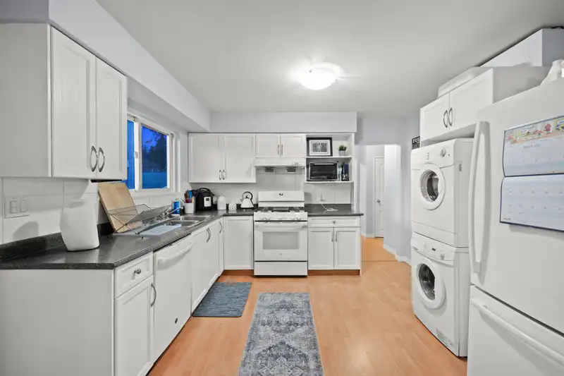 3949 SEFTON STREET - photo 3 of 17