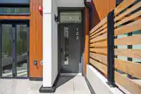 123 725 W 49 AVENUE - thumbnail 2