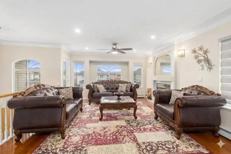 3545 VIEWMOUNT PLACE - photo 1 of 34