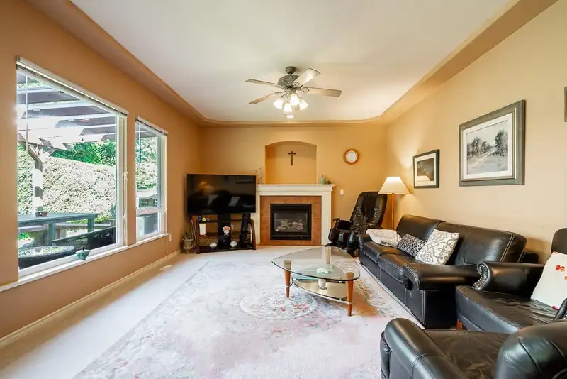 21235 43A AVENUE - photo 4 of 35