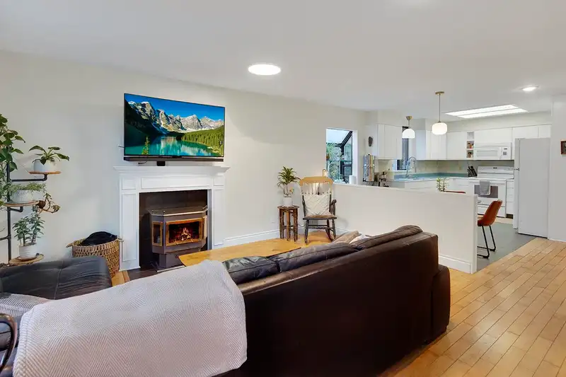 1736 LANGAN AVENUE - photo 3 of 33