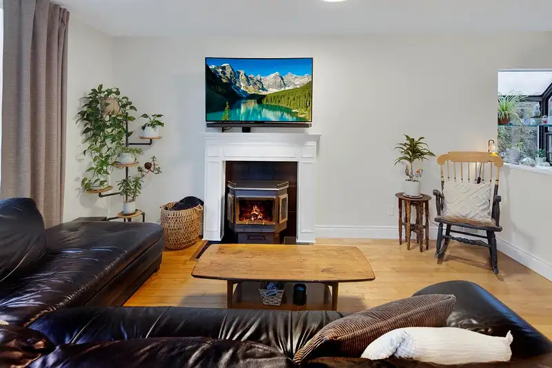 1736 LANGAN AVENUE - photo 4 of 33