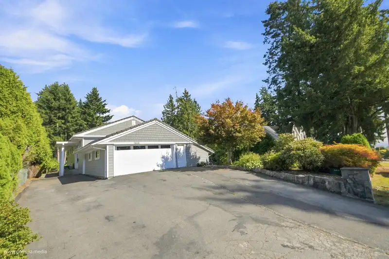 5636 120 STREET - photo 2 of 40