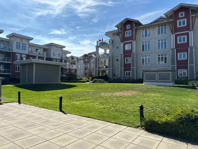 311 4211 BAYVIEW STREET - photo 2 of 29