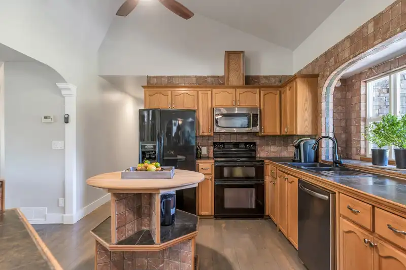 3850 BOUNDARY ROAD - photo 3 of 36