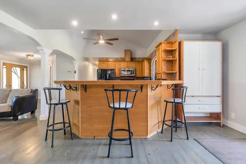 3850 BOUNDARY ROAD - photo 4 of 36