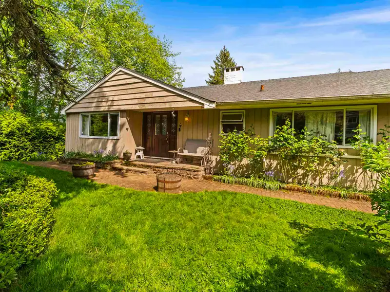 998 FAIRWAY DRIVE - photo 1 of 39