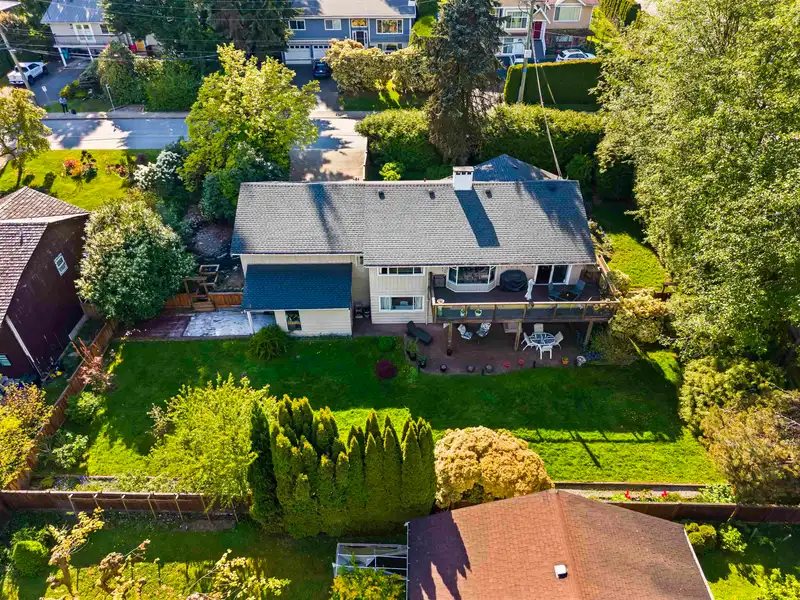 998 FAIRWAY DRIVE - photo 4 of 39