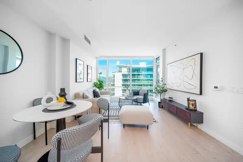 1706 6833 BUSWELL STREET - photo 4 of 32