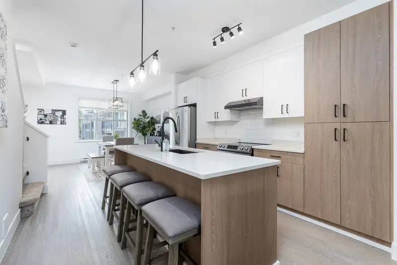 63 9525 204 STREET - photo 1 of 38