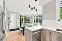 1185 VICTORIA DRIVE - thumbnail 1