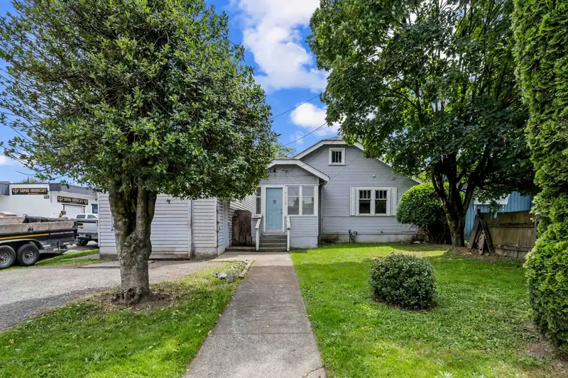 45948 CHESTERFIELD AVENUE - photo 1 of 36