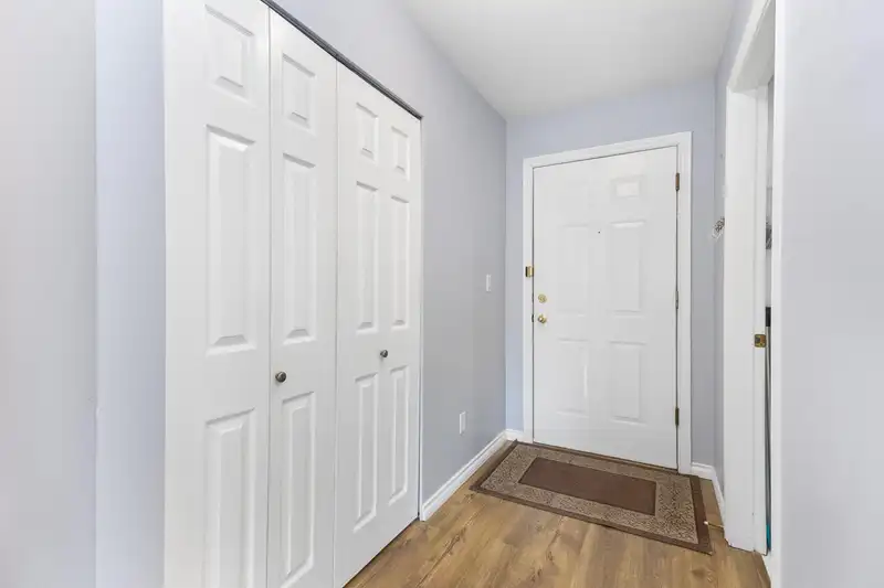 405 13680 84 AVENUE - photo 3 of 19
