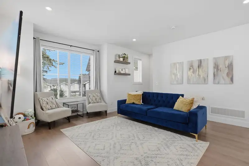 39 14355 62 AVENUE - photo 3 of 18