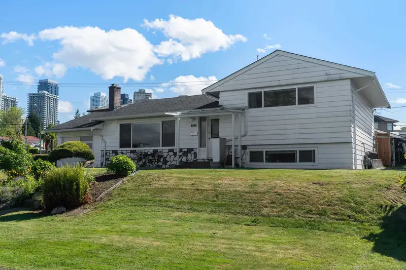 4194 CHERRYWOOD CRESCENT - photo 2 of 38