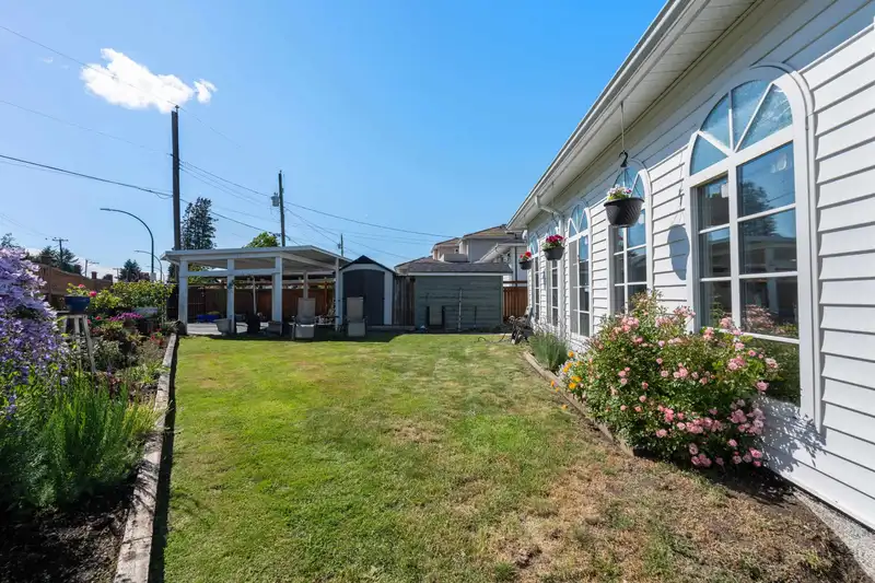 4194 CHERRYWOOD CRESCENT - photo 4 of 38