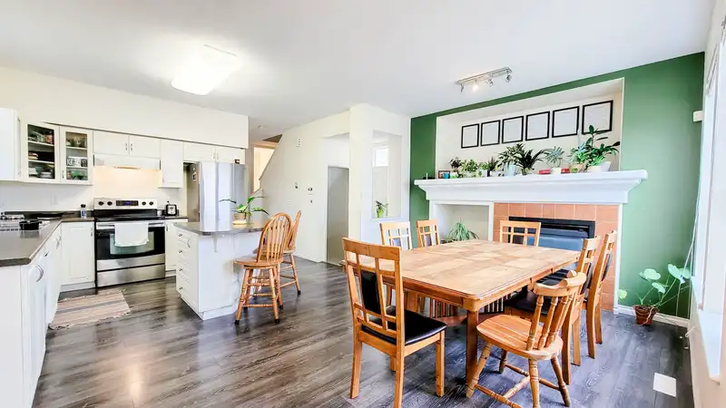 18455 67 AVENUE - photo 2 of 40