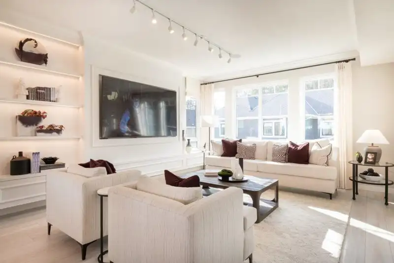 190 1330 WELLON STREET - photo 1 of 9