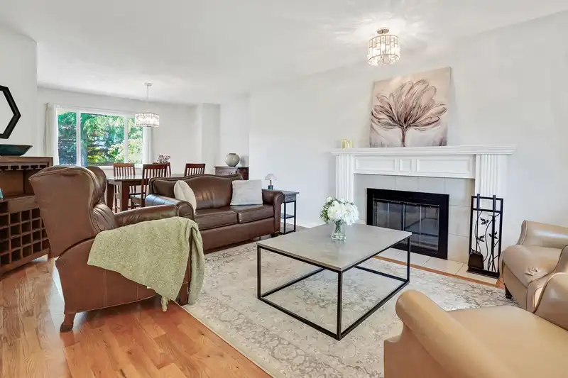 21371 86 AVENUE - photo 3 of 31