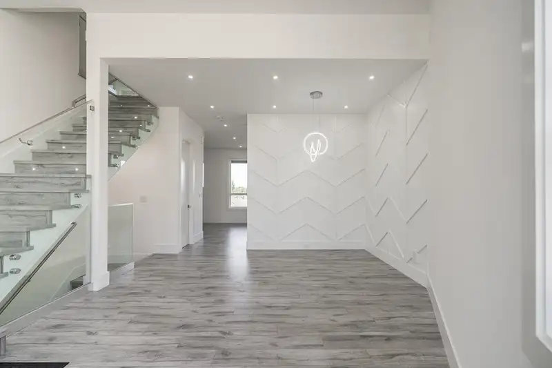 15051 63A AVENUE - photo 2 of 35