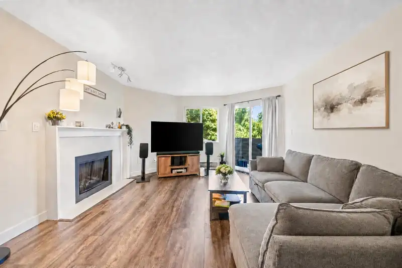 209 11963 223 STREET - photo 2 of 24